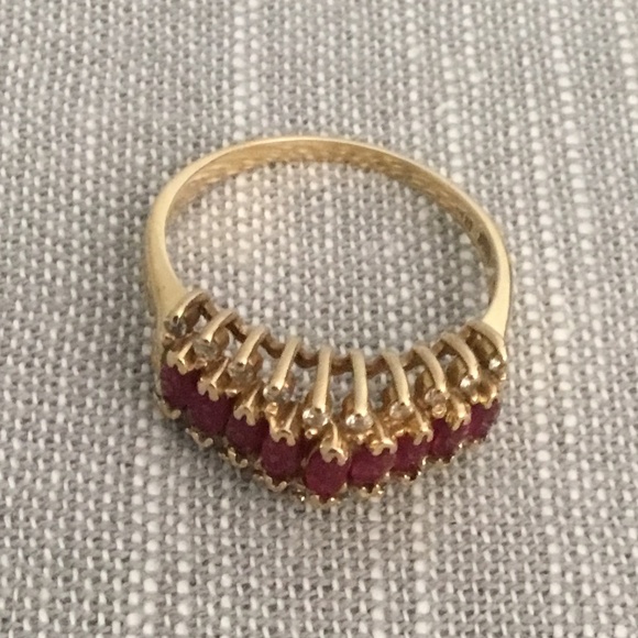 10 KT Ruby Diamond Yellow Gold Ruby Diamond Wedding Anniversary Ring Size 8.5 - Picture 3 of 4